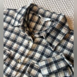 Peach Love Women’s Flannel Button-Up Shirt in size Medium - long sleeve cozy